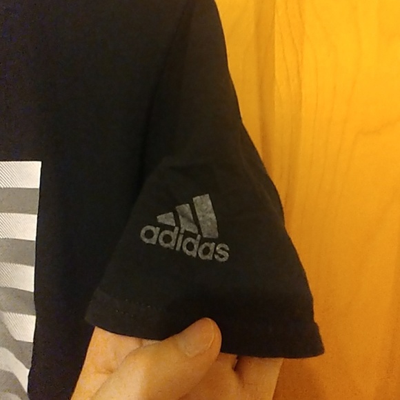 Addias t shirt - Picture 3 of 3